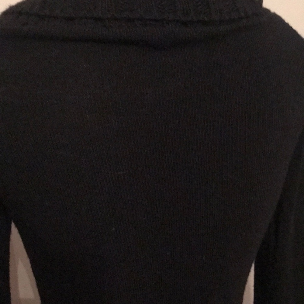 ‼️SOLD‼️ Really cute fitted sweater. - Picture 5 of 8